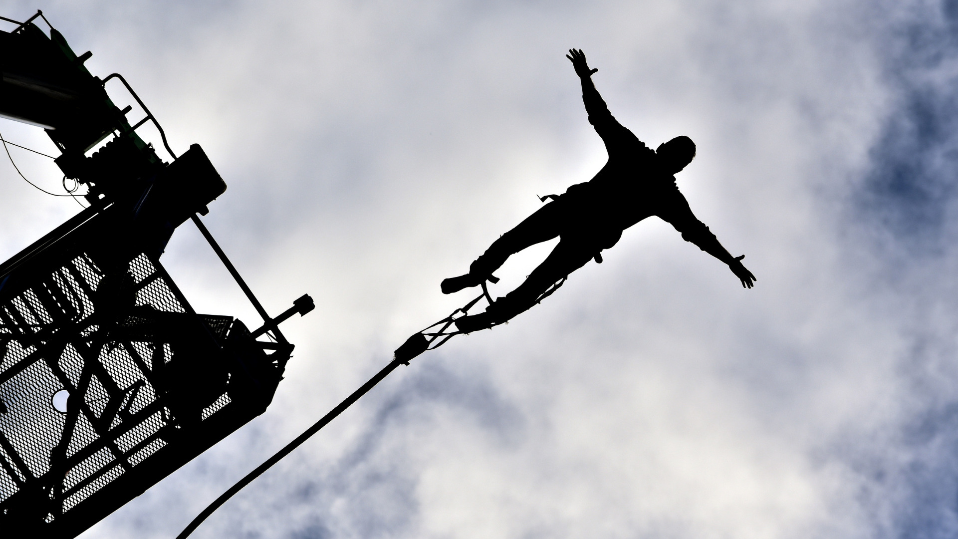 bungee jumping risks and bungee jumping risk mitigation tips