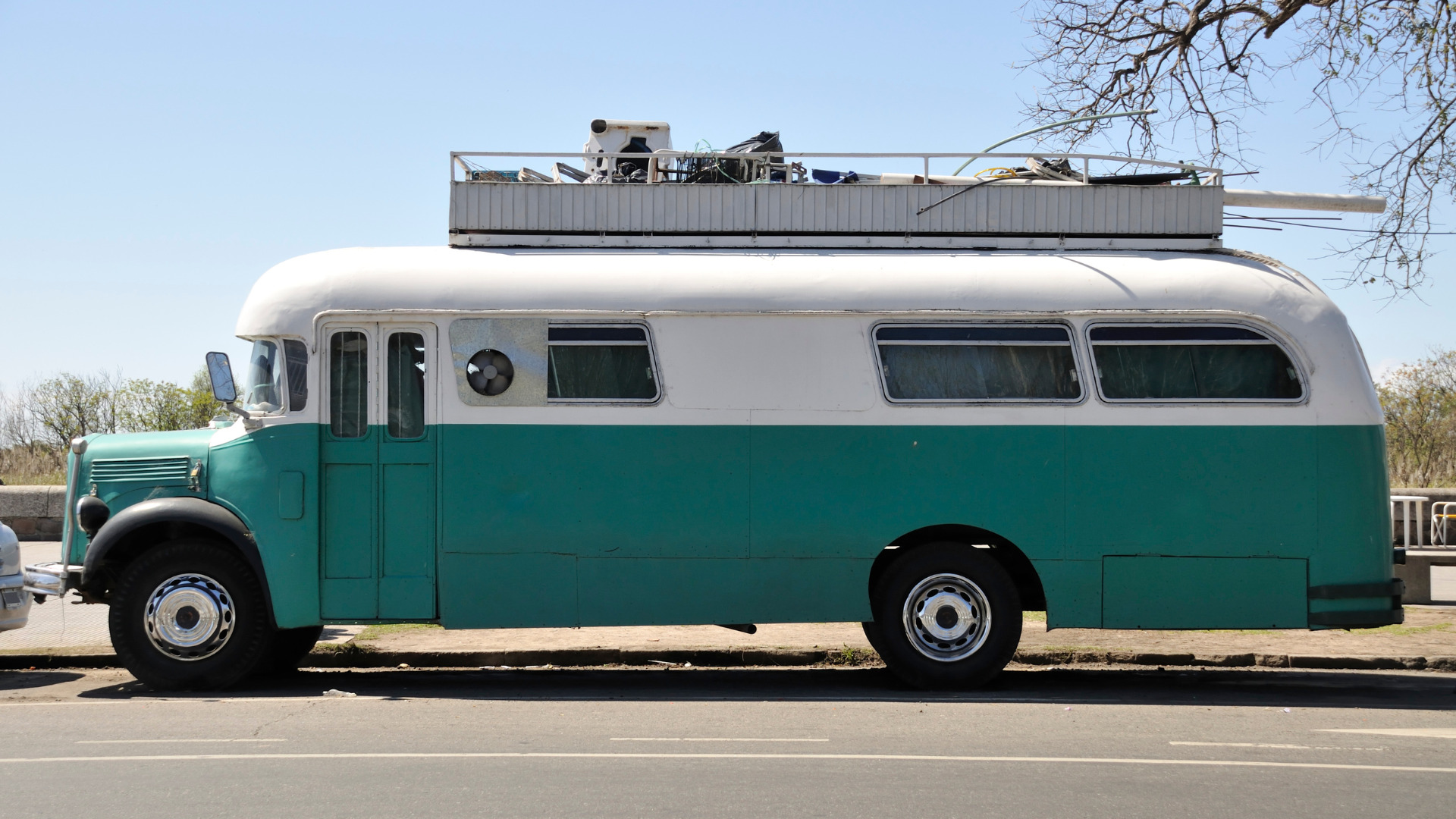 An In-Depth Guide to Converting a Bus into an RV: Mitigating Risks